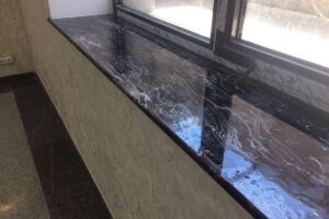 Подоконник из мрамора и гранита