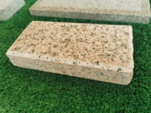 Плиты мощения, гранит Жельтау, термообработанные 600*300*30мм